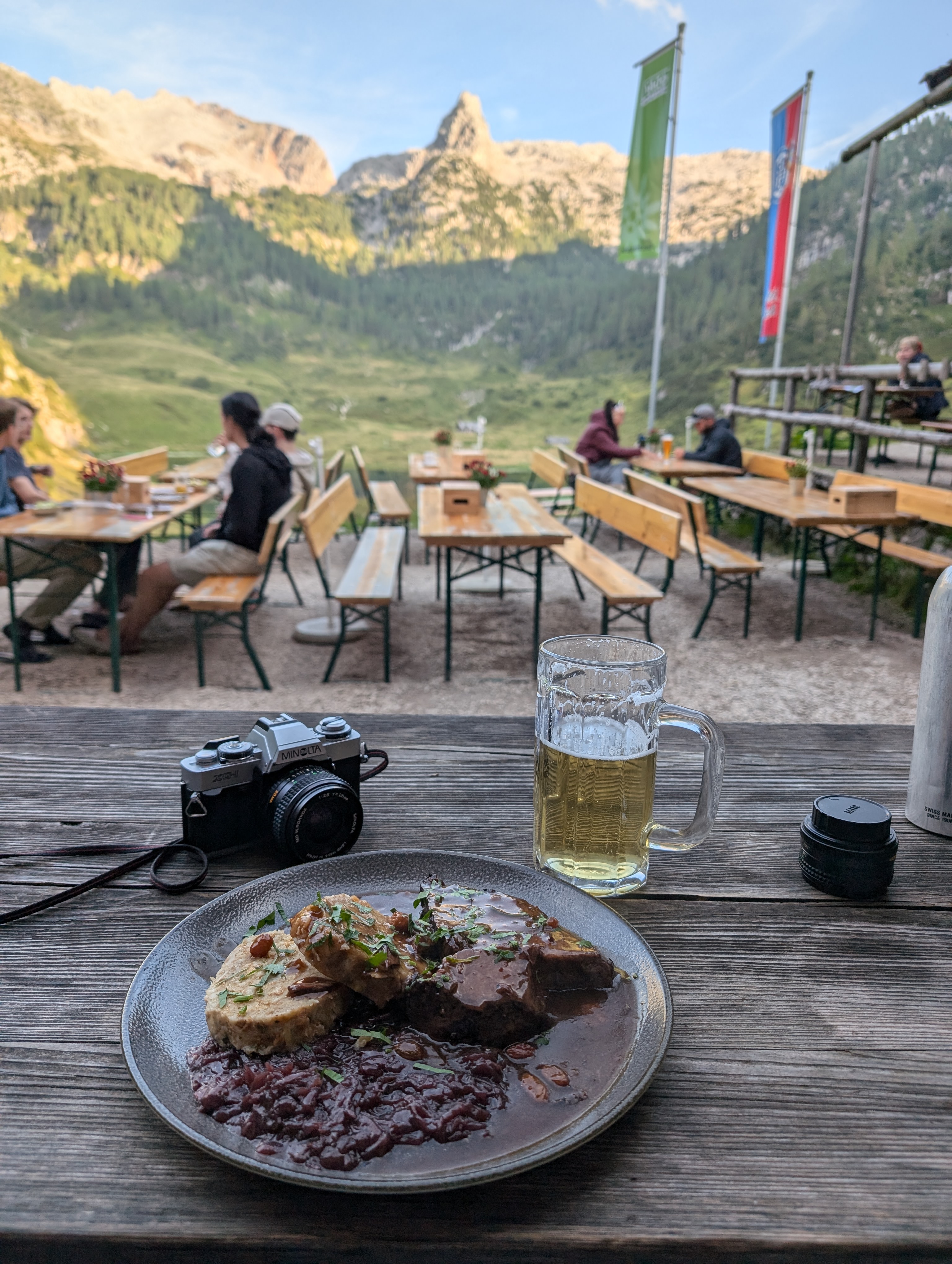 Zum Abendessen gab es für mich Sauerbraten mit Knödel. Und Aussicht!