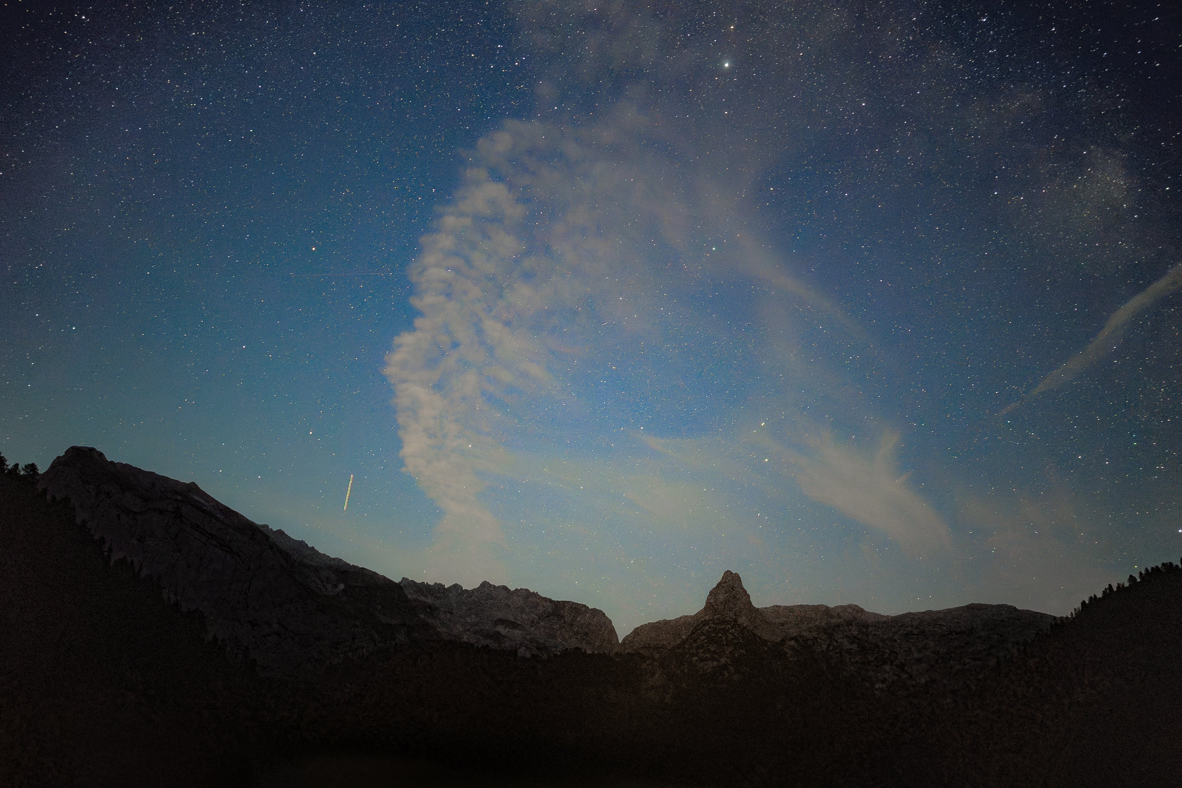 Bergpanorama mit Sternenhimmel