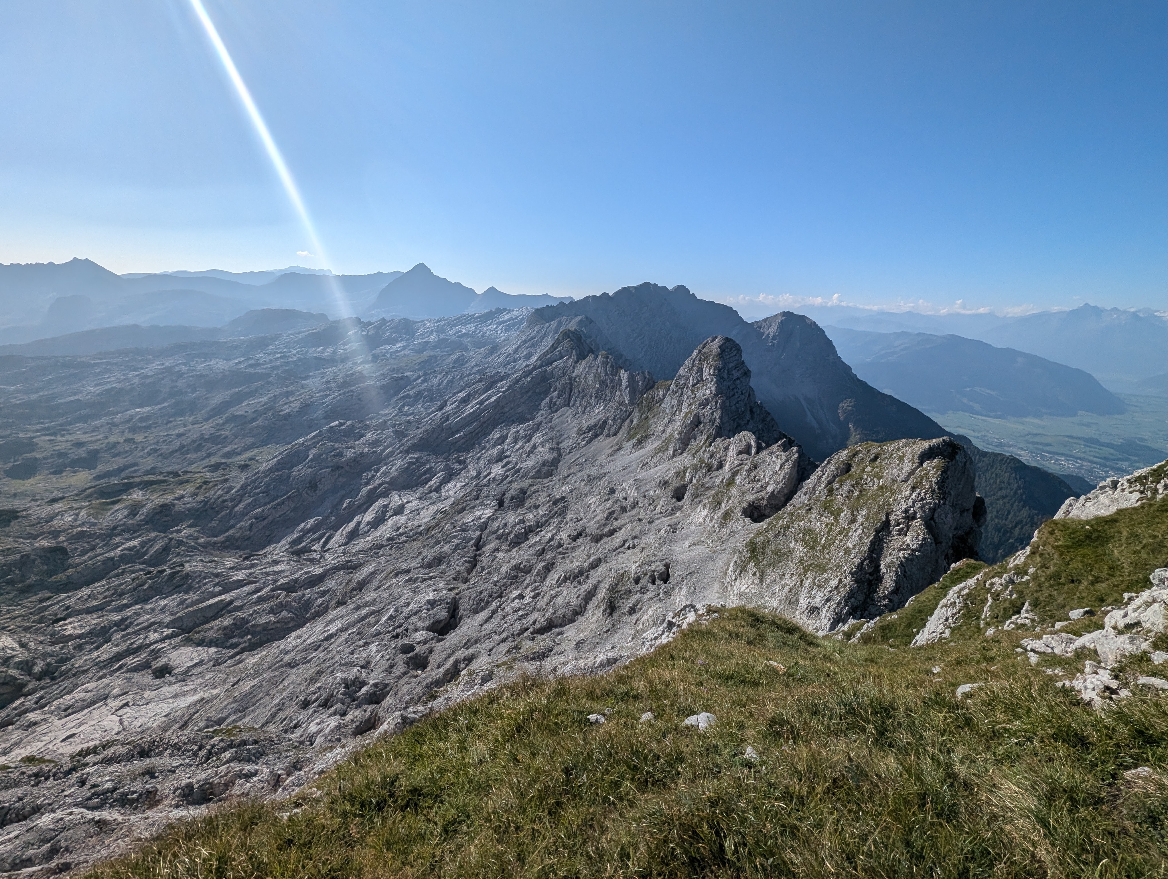 Blick auf die Gebirgskette in Richtung Riemannhaus, hier ist auch das Breithorn mit dabei.